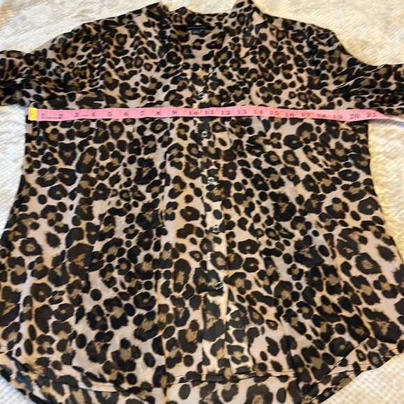 🐆Tommy Hilfiger🐆 Leopard print, tie neck blouse.  Size L - Picture 10 of 11